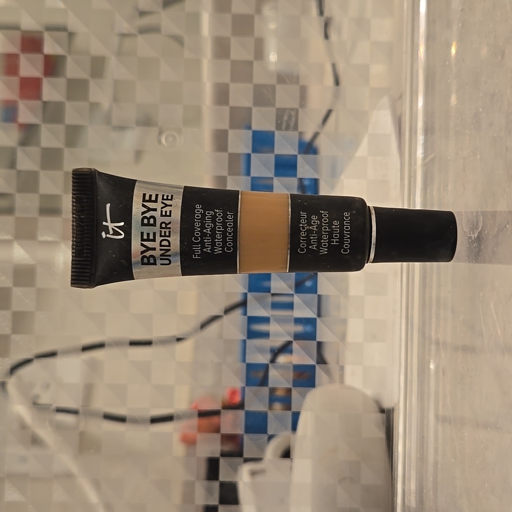 It cosmetics bye bye undereye concealer